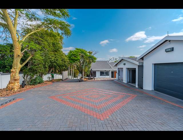 6 BEDROOM FREESTANDING FOR SALE IN ATHLONE PARK